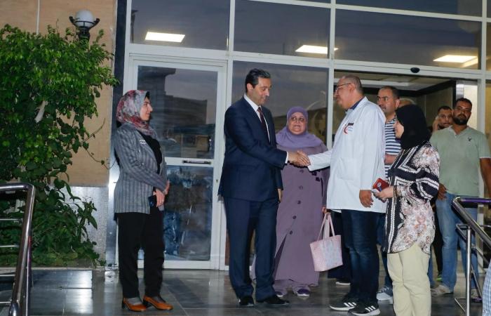 محافظ
      دمياط
      يتفقد
      قسمي
      الطوارئ
      والعناية
      المركزة
      بالمستشفى
      العام المساء الاخباري ..