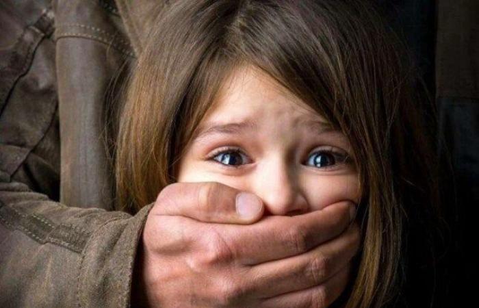السجن
      10
      سنوات
      لـ
      سائق
      الميكروباص
      المتهم
      بمحاولة
      خطف
      واغتصاب
      فتاة
      حدائق
      القبة - بوابة المساء الاخباري