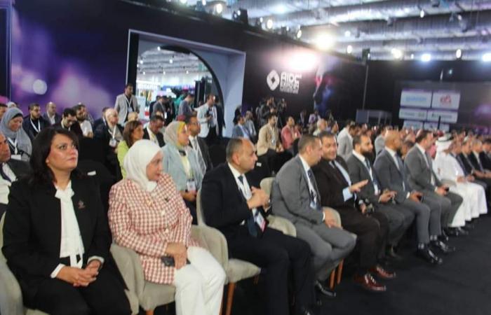 وفد
      تنسيقية
      شباب
      الأحزاب
      يشارك
      في
      مؤتمر
      "مستقبل
      المدن
      الذكية
      في
      مصر" المساء الاخباري ..