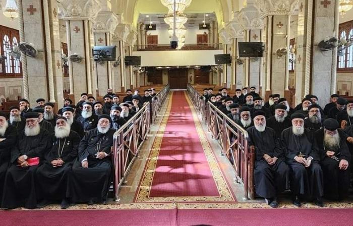 وَيَكُونُ لِبَنِيهِ مَلْجَأٌ.. اجتماع مجمع كهنة حلوان بحضور الأنبا ميخائيل| صور .. بوابة المساء الاخباري