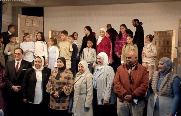 السكرتير
      العام
      لبورسعيد
      ورئيس
      حي
      المناخ
      يشهدان
      احتفالية
      الجمعية
      النسائية
      لتحسين
      الصحة
      بالعيد
      القومي - بوابة المساء الاخباري