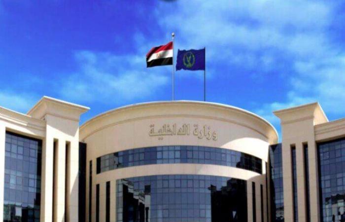 فيديو
      أشعل
      السوشيال
      ميديا..
      سقوط
      عصابة
      سرقة
      بالوعات
      الصرف
      الصحي
      بالإسماعيلية - بوابة المساء الاخباري