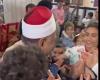 احتفالاً بعيد الميلاد.. قارئ قرآن يوزع "عيديات" على الأطفال بكنيسة العذراء بقنا .. بوابة المساء الاخباري